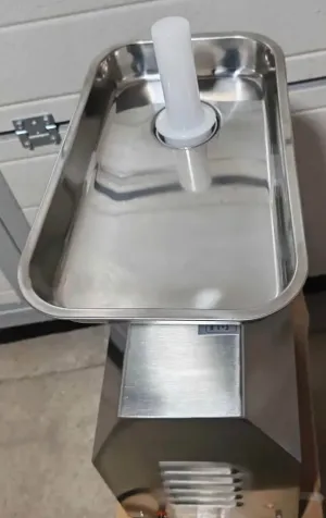 Nova i kvalitetna mašina za mlevenje mesa TK-22 - thumbnail 2