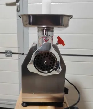 Nova i kvalitetna mašina za mlevenje mesa TK-22 - thumbnail 1