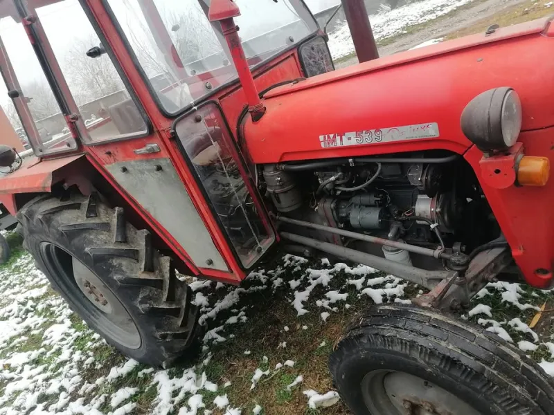 prodajem traktor ferguson 539