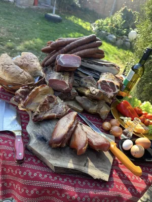 Domaći dimljeni proizvodi - thumbnail 1